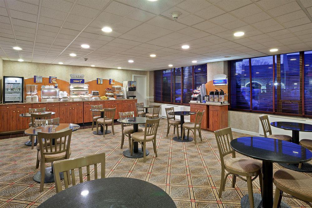 Holiday Inn Express Detroit-Birmingham By Ihg Restaurant photo