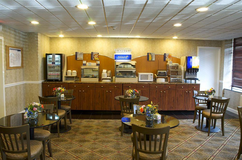 Holiday Inn Express Detroit-Birmingham By Ihg Restaurant photo