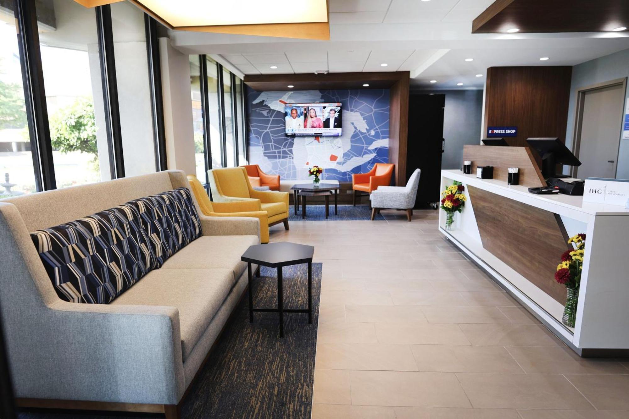 Holiday Inn Express Detroit-Birmingham By Ihg Exterior photo